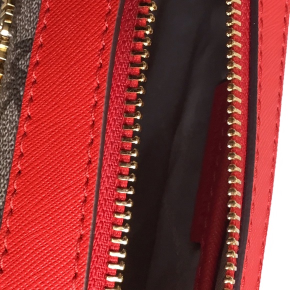 ❗️SOLD ❗️NWT Michael Kors LG EW Crossbody - Picture 6 of 8